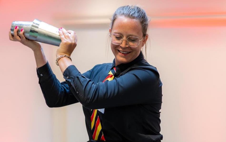 Julie Nullens élue 'Meilleure barmaid de Belgique' - Eating.be