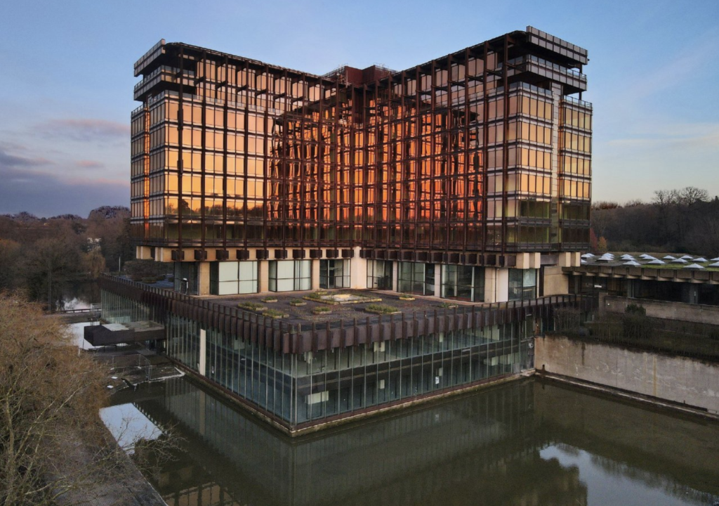 L'hôtel MIX à Bruxelles, un projet monumental à l'ancien siège d'AXA